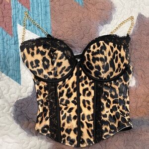 Spirit Black and White Apparel